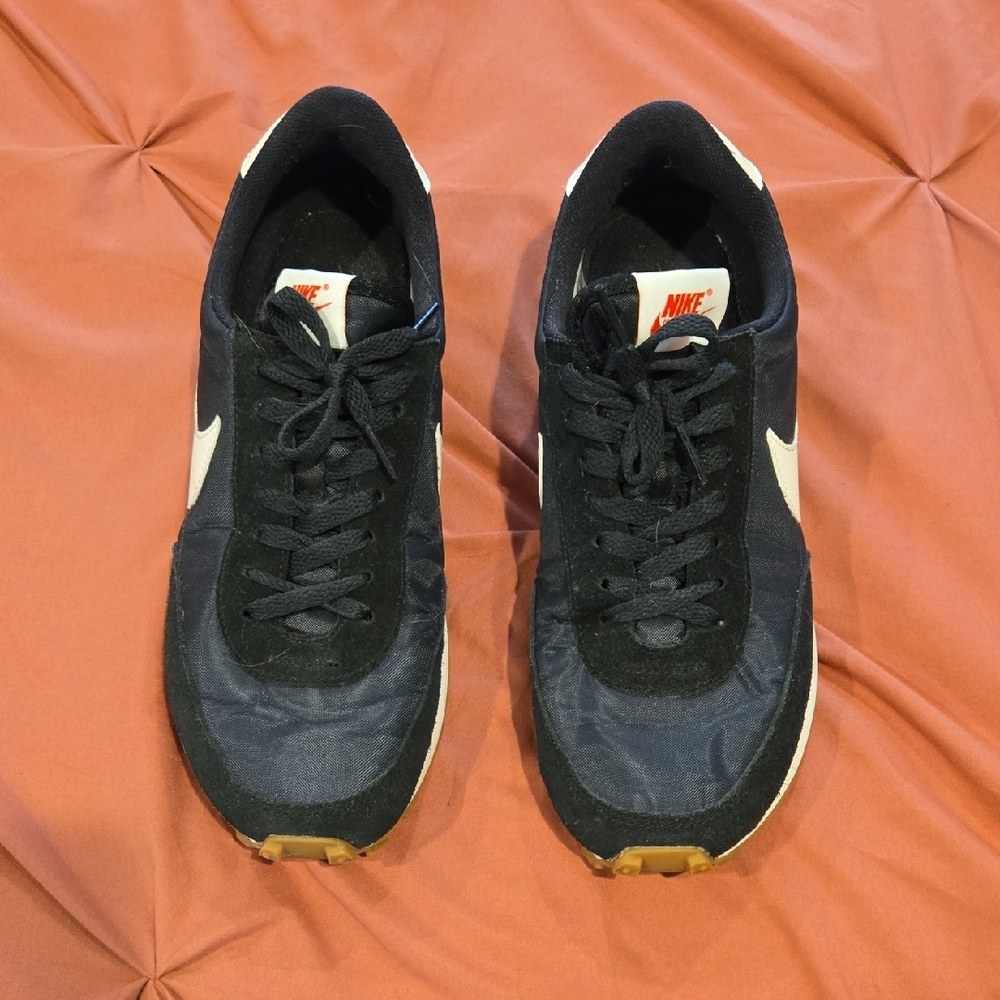 Nike Women's Black and White Sneakers